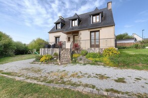 Exterior - Beautiful Renovated House in a Peaceful Neighborhood (Camaret-sur-Mer)