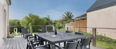 屋外ダイニングエリア