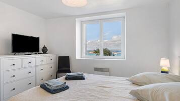 Silitysrauta/-lauta, Wi-Fi, vuodevaatteet