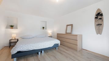 Iron/ironing board, WiFi, bed sheets