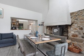 Dining - On the Fern Path: An Authentic Penty at the Gateway to Camaret (Camaret-sur-Mer)