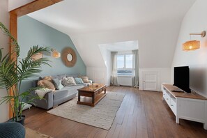 TV - Charming Cosy Apartment – Facing Camaret Port (Camaret-sur-Mer)