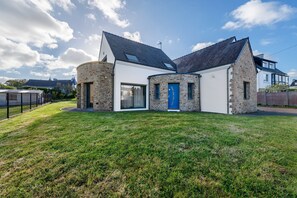 Exterior - Holiday Home for 14 Guests with Port View in Camaret (Camaret-sur-Mer)