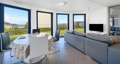 Holiday Home for 14 Guests with Port View in Camaret