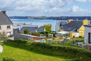 Property grounds - Holiday Home for 14 Guests with Port View in Camaret (Camaret-sur-Mer)