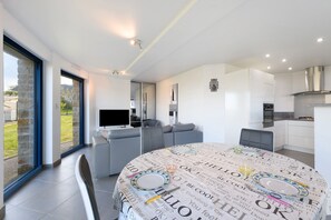 Dining - Holiday Home for 14 Guests with Port View in Camaret (Camaret-sur-Mer)
