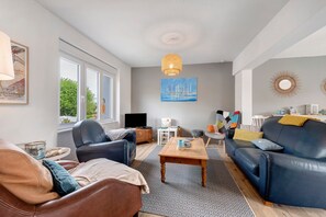 TV - House in the Heart of Camaret, Beaches, Surf, and Hiking (Camaret-sur-Mer)