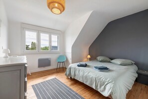 Iron/ironing board, WiFi, bed sheets - House in the Heart of Camaret, Beaches, Surf, and Hiking (Camaret-sur-Mer)