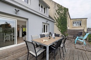 Outdoor dining - House in the Heart of Camaret, Beaches, Surf, and Hiking (Camaret-sur-Mer)