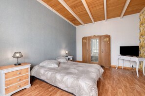 2 chambres, fer et planche à repasser, Wi-Fi, draps fournis