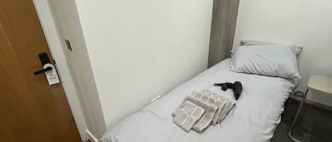 WiFi, bed sheets