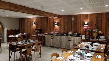 Dagelijks ontbijtbuffet (EUR 10 per persoon)