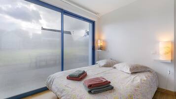 Strykjärn/strykbräda, wi-fi och sängkläder