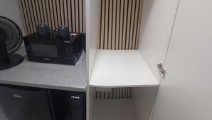 A compact kitchenette with a microwave, kettle, and fan. - Borough Market 5 minutes walk (Greater London)