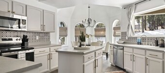 *Game Room*Fenced Yard*Outdoor Firepit*