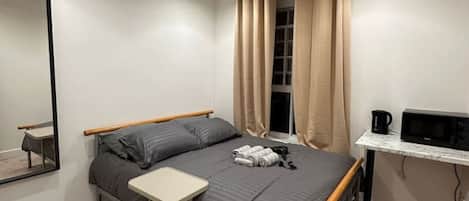 WiFi, bed sheets