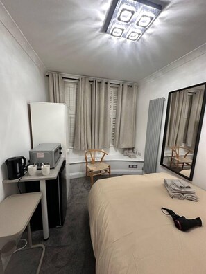 Iron/ironing board, WiFi