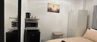 London Borough 5 min walk