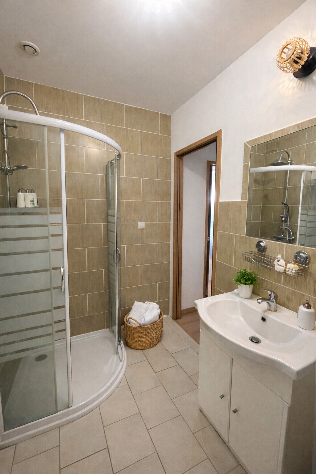 Dusche, Haartrockner, Handtücher