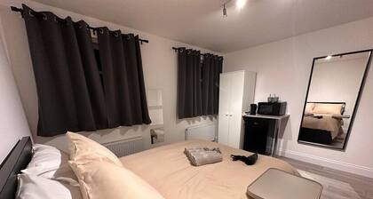 Central London 5 min to metro