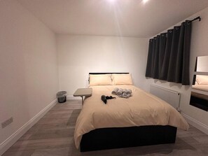 1 habitación, tabla de planchar con plancha, wifi y ropa de cama 
