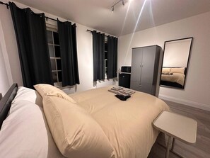 1 habitación, tabla de planchar con plancha, wifi y ropa de cama