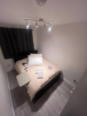 1 chambre, fer et planche à repasser, Wi-Fi, draps fournis