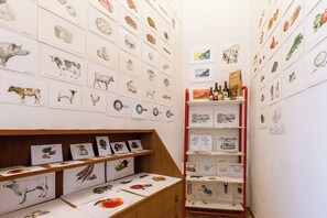 Interior - Explorer's room, cozy B&B Art Studio with watercolor lessos (Baunei)