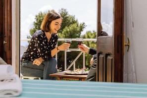 Outdoor dining - Explorer's room, cozy B&B Art Studio with watercolor lessos (Baunei)