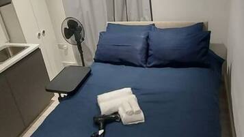Iron/ironing board, WiFi, bed sheets