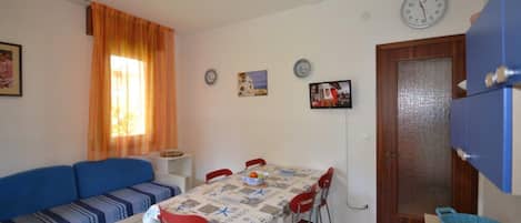 ヴィラ 3 ベッドルーム パティオ ガーデンビュー | ダイニングルーム