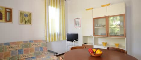 Villa, 3 Bedrooms, Patio, Garden View | Living room