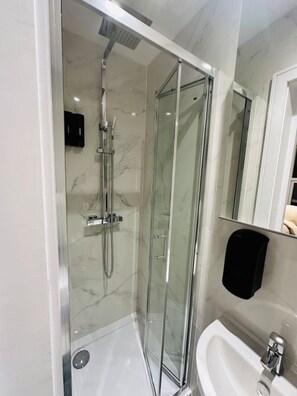 Hair dryer - Studio w/ private kitchen & bath (Greater London)
