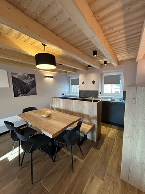 Dining - Apartment '1 Trilocale' with Mountain View, Balcony and Wi-Fi (Livigno)