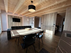 Dining - Studio '2 Monolocale' with Mountain View, Balcony and Wi-Fi (Livigno)