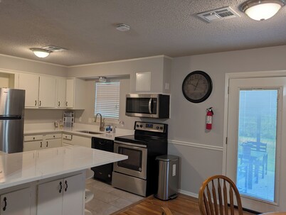 Spacious 4-bedroom house in delightful College Station close to Kyle Field