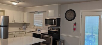 Spacious 4-bedroom house in delightful College Station close to Kyle Field