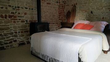 1 habitación, tabla de planchar con plancha, wifi y ropa de cama