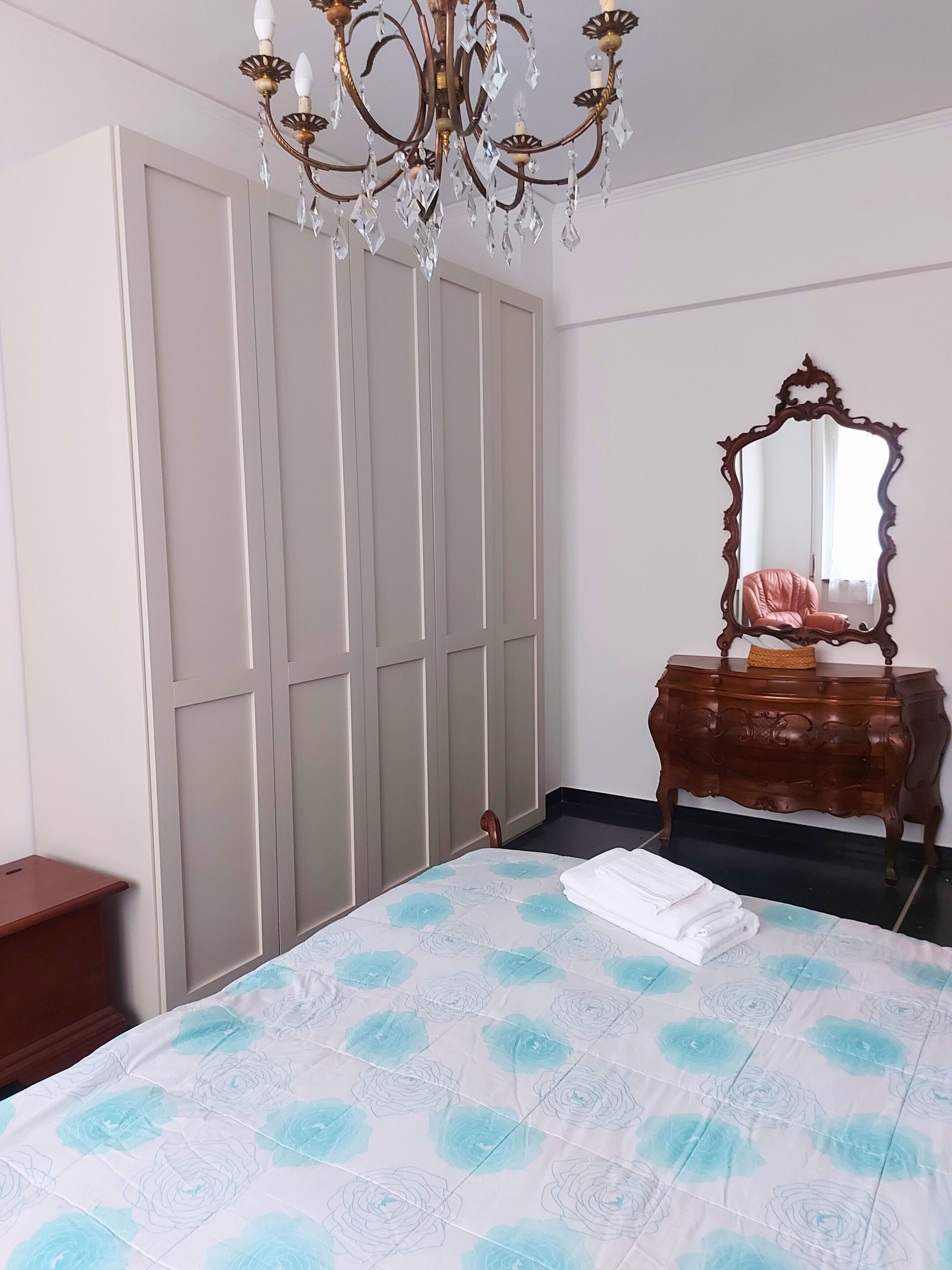 アイロン / アイロン台、旅行用ベビーベッド、WiFi (無料)、ベッドシーツ