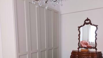 Bügeleisen/Bügelbrett, Reisekinderbett, kostenloses WLAN, Bettwäsche