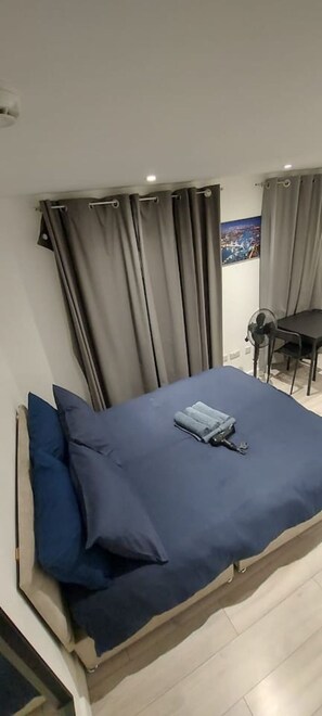 Bügeleisen/Bügelbrett, WLAN, Bettwäsche