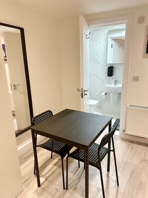 Dining - Flat in Vauxhall London (Greater London)