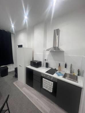 Cookware/dishes/utensils