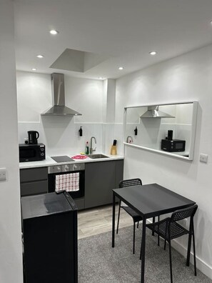 Cookware/dishes/utensils - Studio in London City (Greater London)