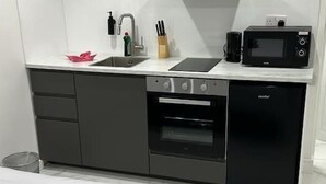 Cookware/dishes/utensils - Flat in Kings Cross London (Greater London)