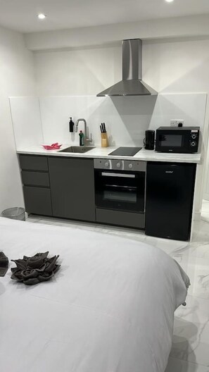 Cookware/dishes/utensils - Flat in Kings Cross London (Greater London)