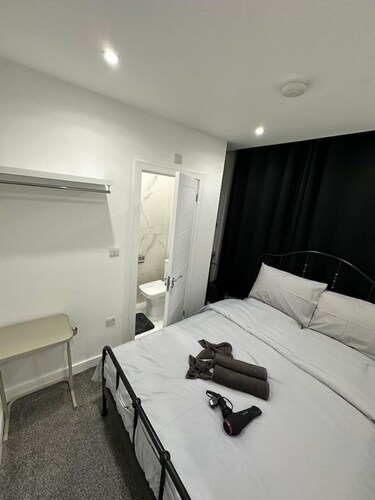 City of London Room w/ bathroom