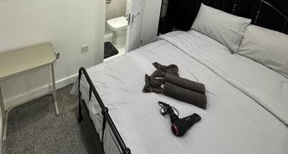 City of London Room w/ bathroom