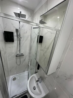 Bathroom - City of London Room w/ bathroom (Greater London)