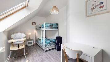 2 chambres, fer et planche à repasser, Wi-Fi, draps fournis